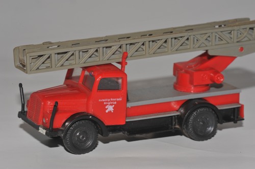 DDR-Modell h0: S4000-Feuerwehr-TLF-16